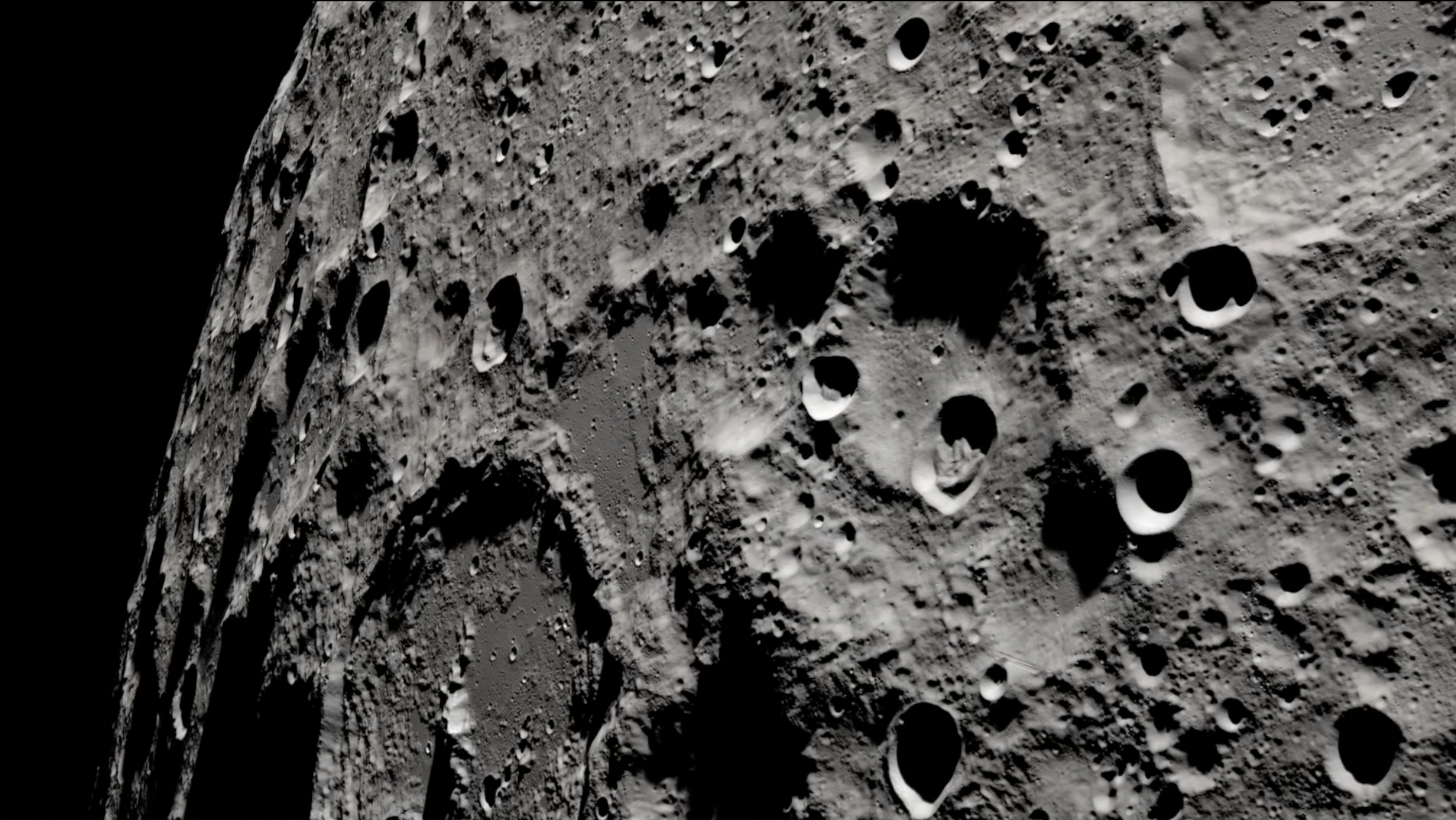 Sebelumnya CMS merekrut pilot luar angkasa hanya dari angkatan udara