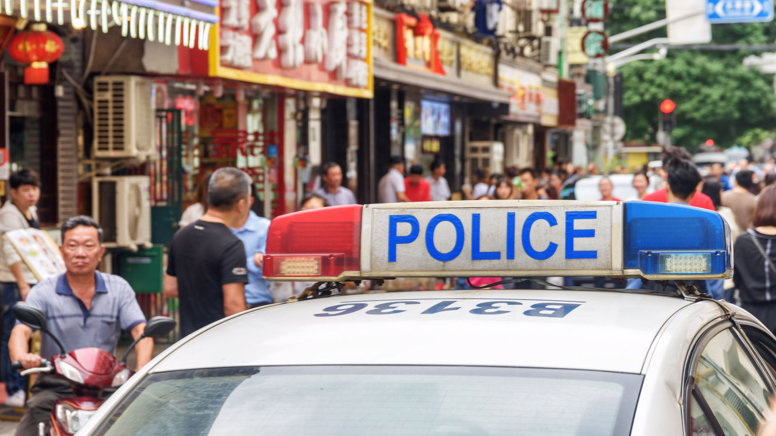 Kegiatan kriminal seperti ini dulunya dilakukan secara online namun secara efektif dapat diatasi dengan tindakan keras polisi di dunia maya