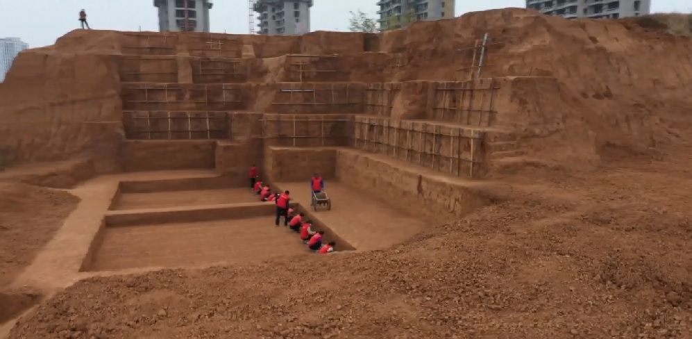 Barang-barang yang berhasil ditemukan saat penggalian di antaranya pengikis batu