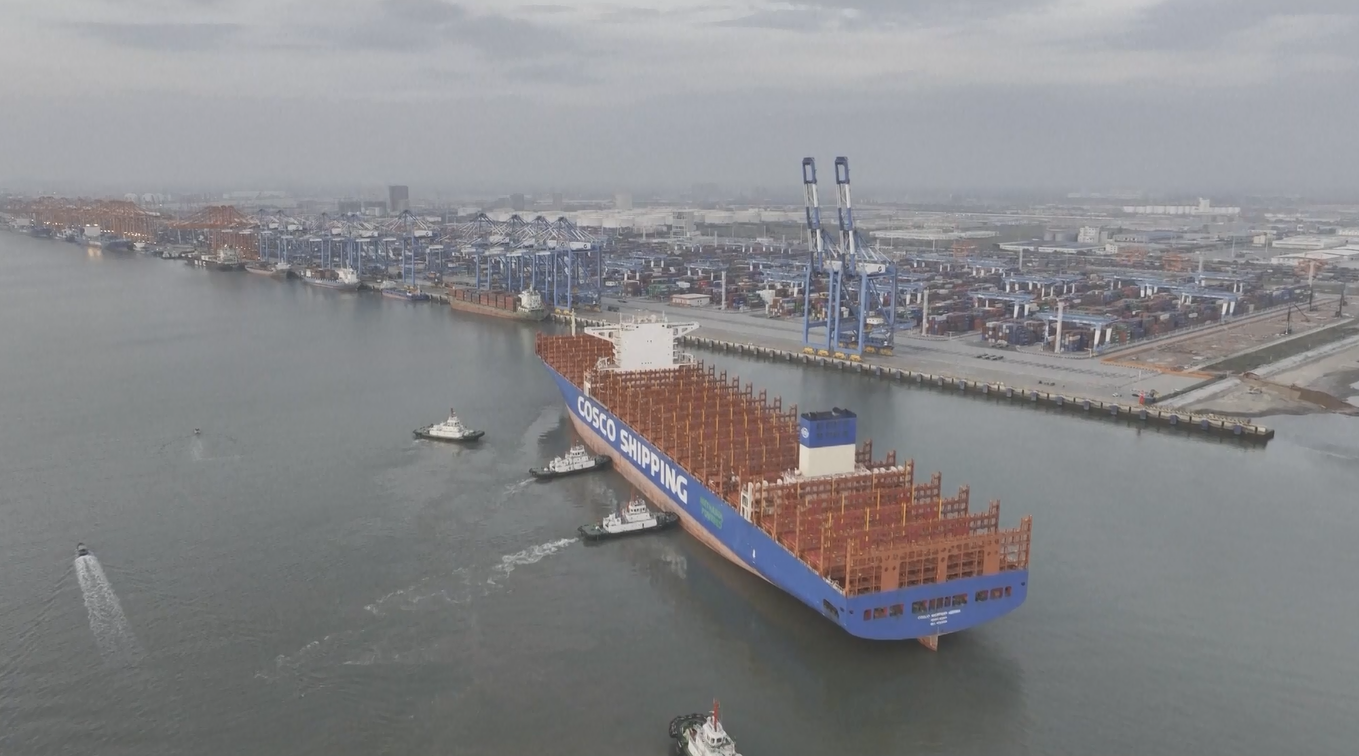 Pelabuhan Teluk Beibu Sambut Kapal Kontainer Terbesar yang Pernah Ada sejak Dibuka