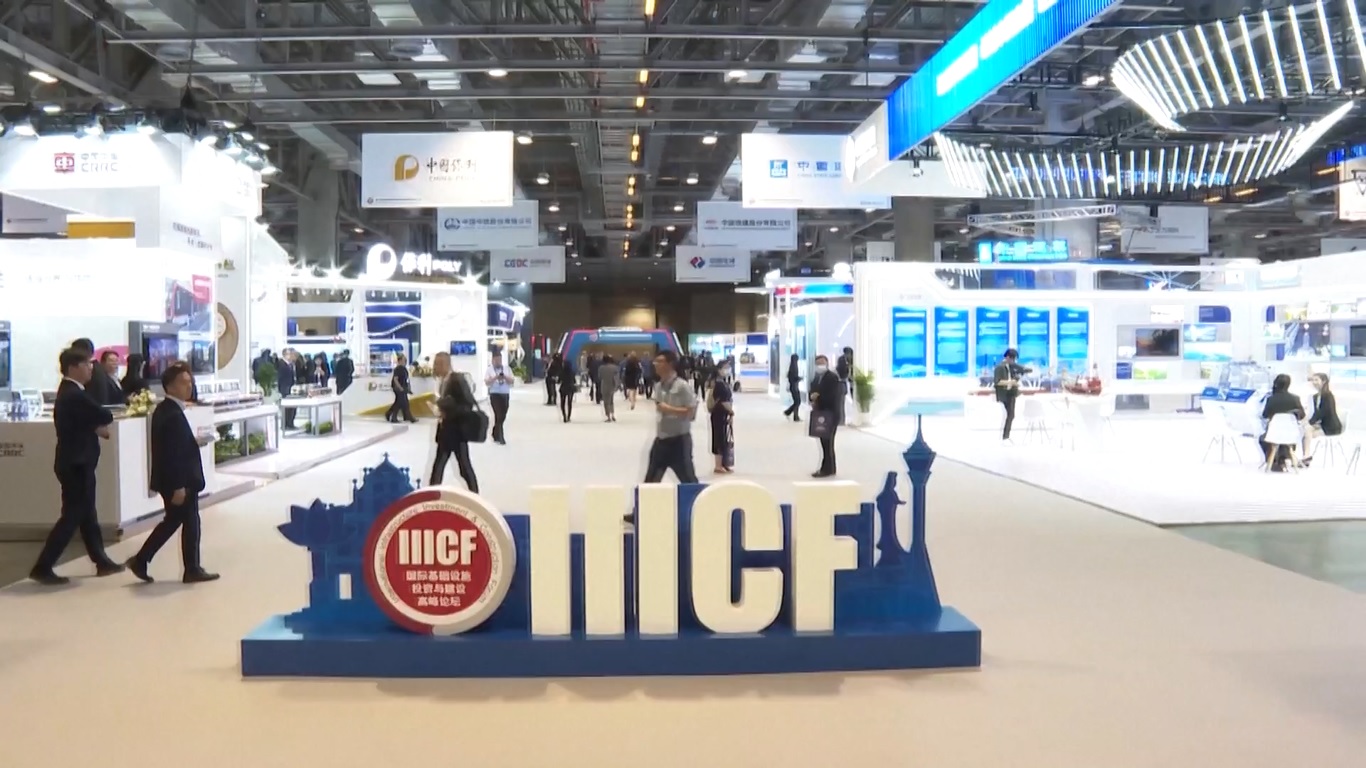 Forum ini menampilkan prospek pembangunan hijau sektor industri dan mendiskusikan pendekatan baru untuk pembangunan berkelanjutan