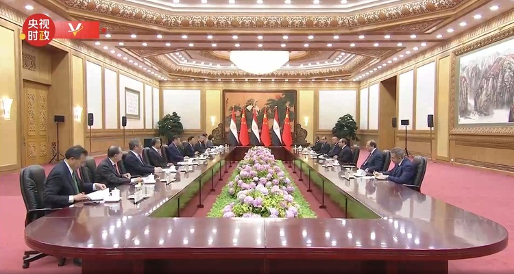 Presiden Tiongkok Xi Jinping mengadakan pembicaraan dengan Presiden Mesir Abdul Fatah Al-Sisi yang menghadiri Konferensi Tingkat Menteri ke-10 Forum Kerja Sama Tiongkok-Negara-negara Arab dan mengadakan kunjungan kenegaraan terhadap Tiongkok di Beijing pada sore tadi (29/05)