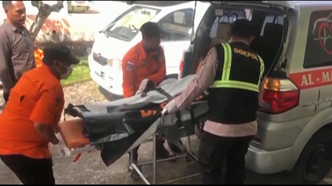 Operasi Penyelamatan Dihentikan pada Malam Hari usai Kapal Penumpang Tenggelam di Selat Bali