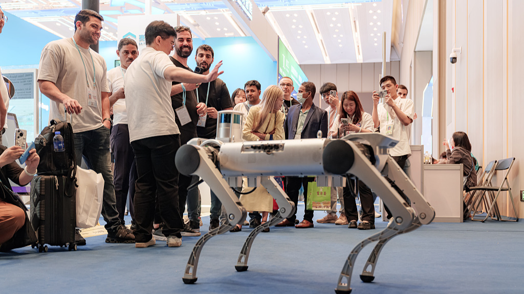 Sejak 2018 perusahaan-perusahaan besar di Tiongkok telah mendirikan pabrik-pabrik di luar negeri untuk mengimbangi risiko perang dagang dan beberapa perusahaan mulai secara bertahap mengurangi ekspor AS demi penjualan dan pasar domestik di Asia Tenggara Kanada dan Eropa