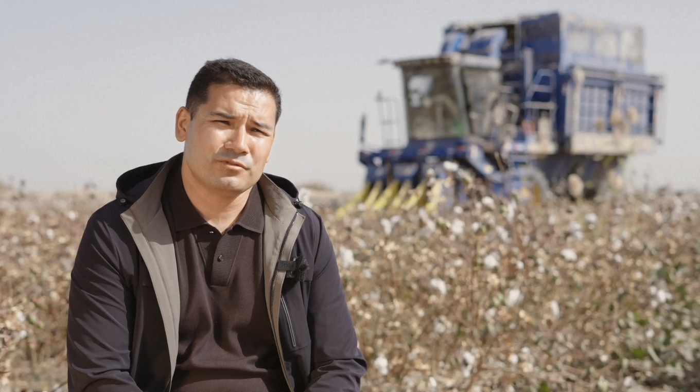 Petani Muda Xinjiang Ini Berhasil Tingkatkan Hasil Panen Kapas melalui Eksperimen yang Berani