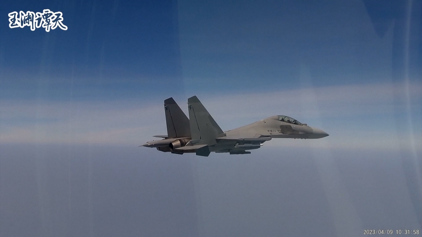 Beberapa kapal perusak dan fregat