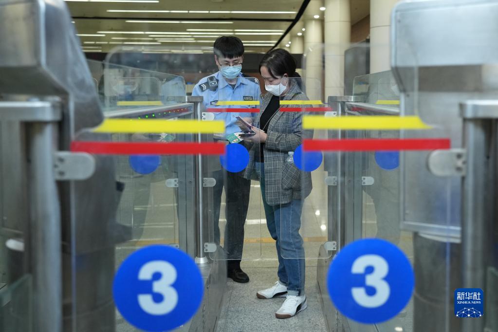 Empat kebijakan administratif pengoptimalan keluar masuk wilayah Tiongkok dilaksanakan