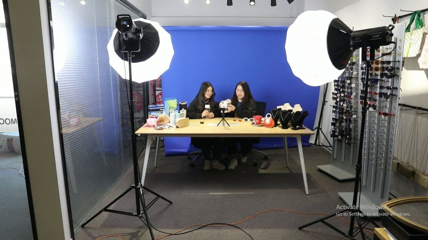 Banyak perusahaan di Tiongkok telah mengambil langkah-langkah untuk menarik talenta dengan kemampuan bahasa asing