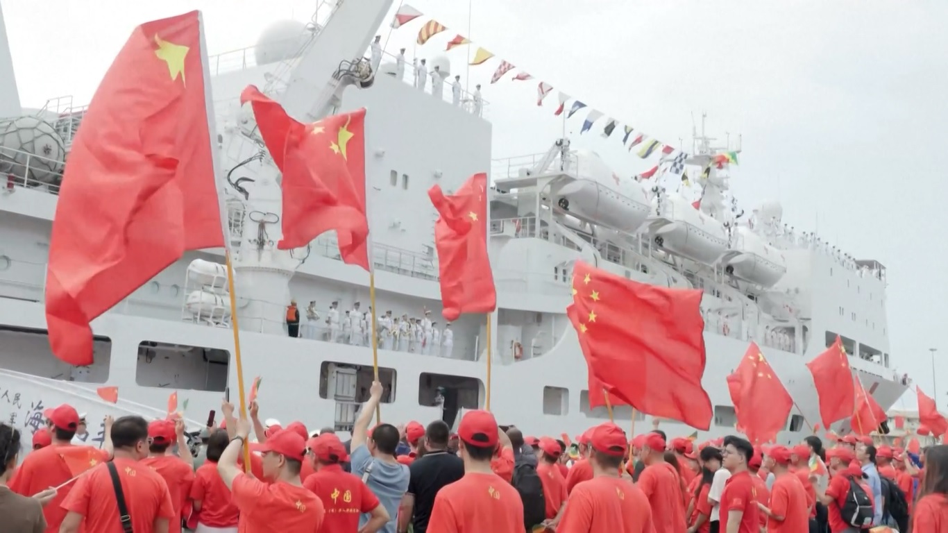 Berlabuh di Pelabuhan Pointe-Noire sekitar pukul 10:00 pada hari Minggu (15/9)