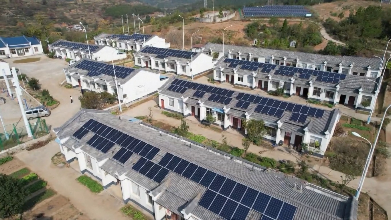Tiongkok telah mencapai tonggak penting dengan kapasitas terpasang pembangkit listrik energi non-fosil yang kini mencapai 50