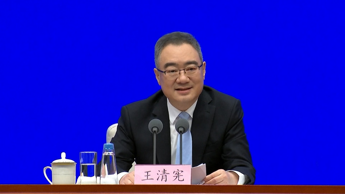 Posisi strategisnya di wilayah Delta Sungai Yangtze telah memfasilitasi integrasi dengan sumber daya internasional seperti industri