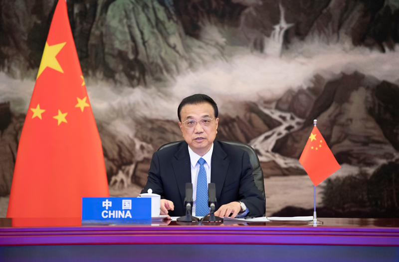 Perdana Menteri Tiongkok Li Keqiang memublikasikan sebuah artikel yang berjudul ‘Mendaki Puncak yang Lebih Tinggi demi Persahabatan dan Membuka Jalan Baru untuk Kerja Sama’ di media utama berbahasa Kamboja Inggris dan Mandarin