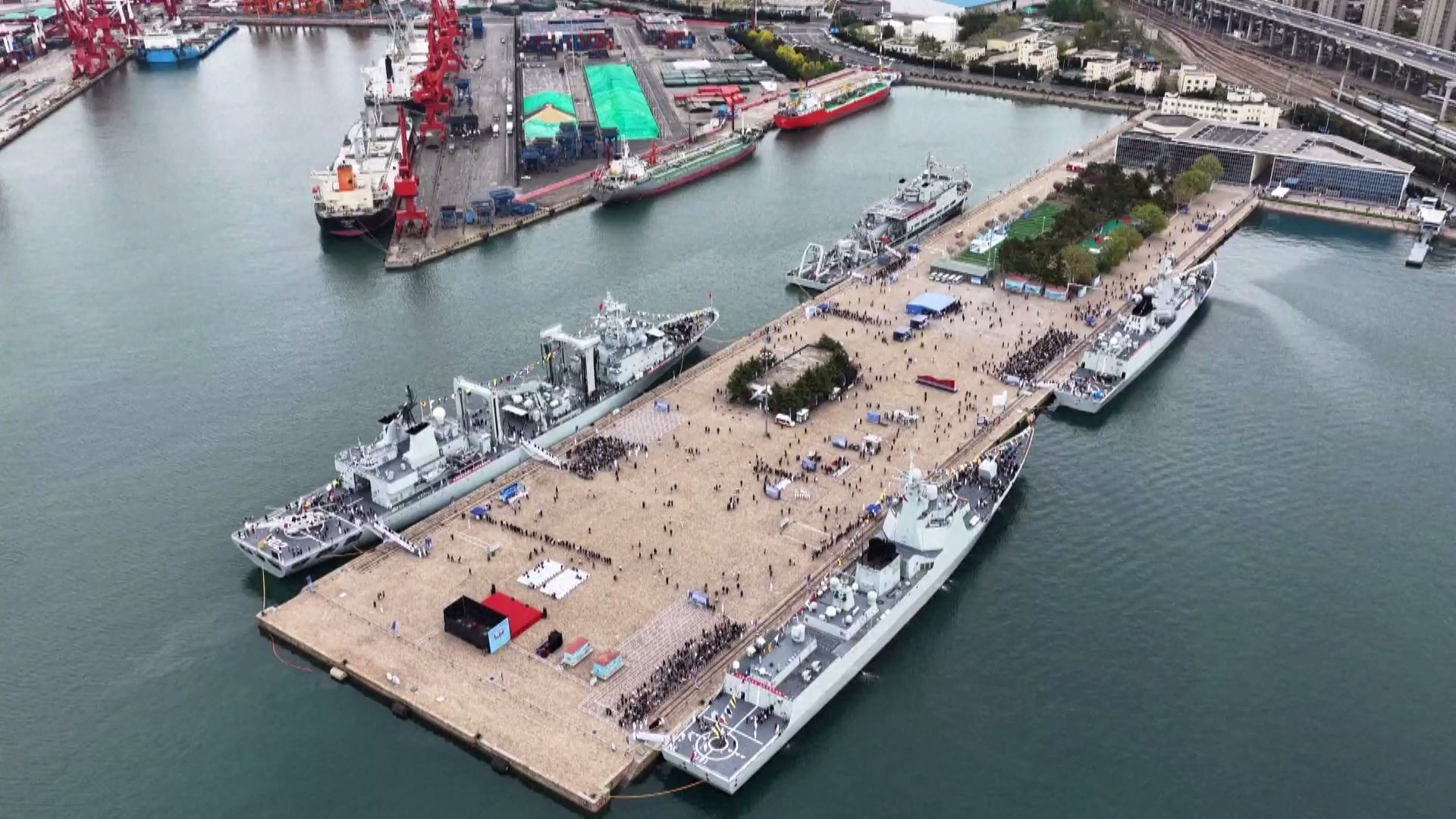 Angkatan Laut Tentara Pembebasan Rakyat Tiongkok (PLA) Menggelar Acara Hari Terbuka dalam Skala Rekor untuk Merayakan Ulang Tahunnya yang Ke-77