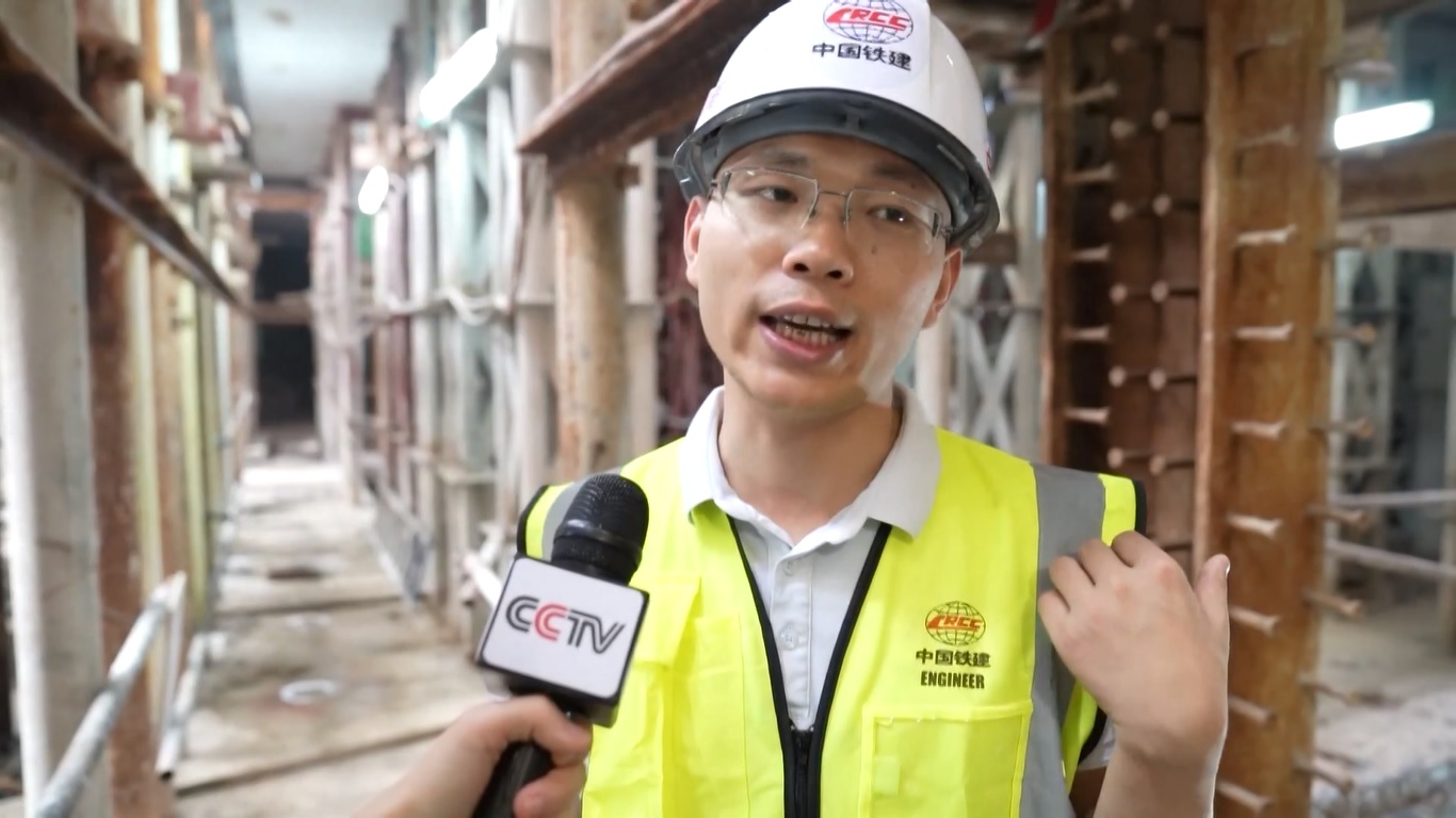 Menara Al Habtoor yang sedang dalam tahap pembangunan ini terletak di pusat kota Dubai yang ramai