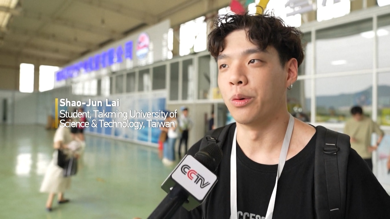 Para guru dan siswa dari 12 universitas di pulau tersebut