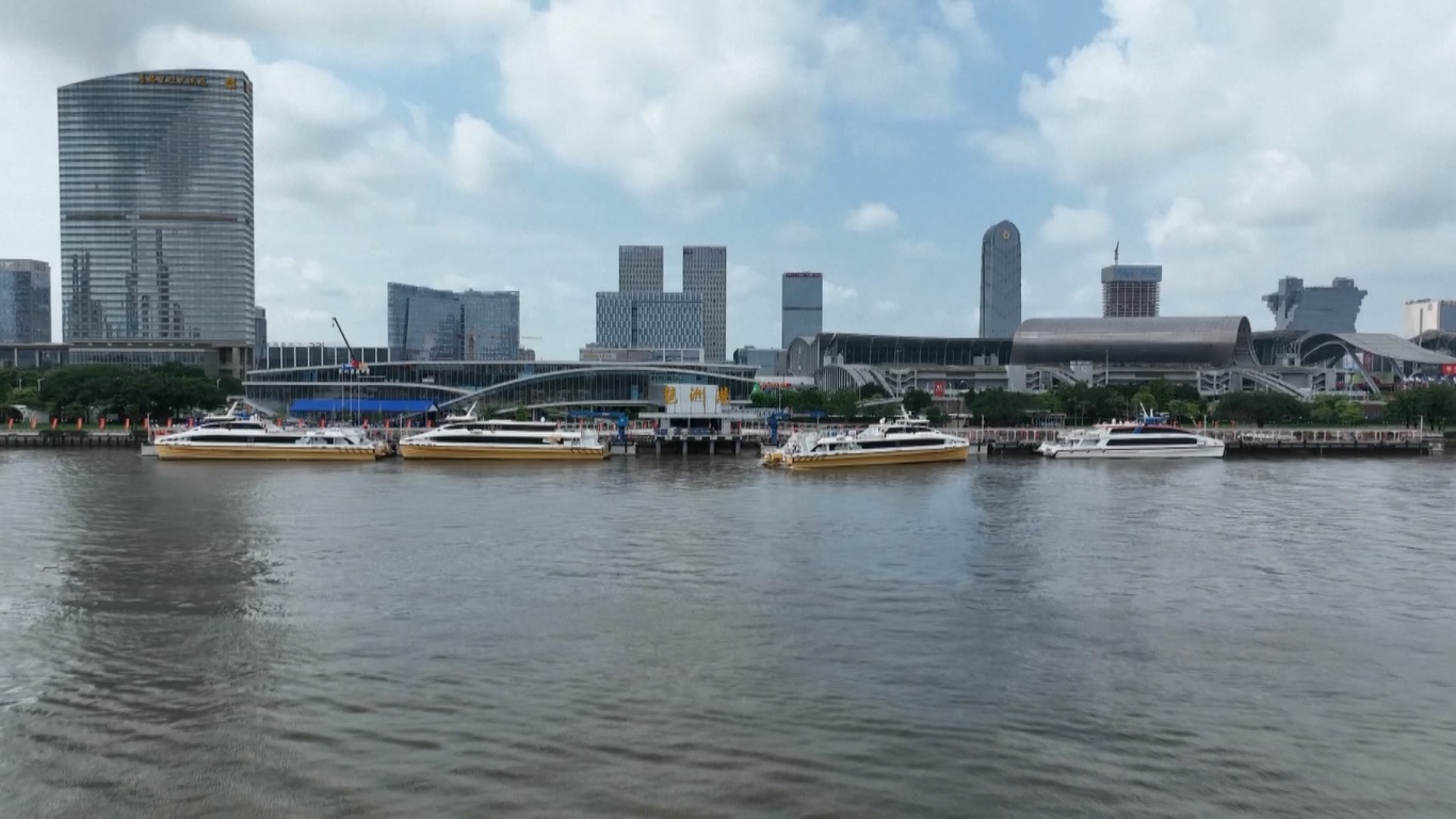 Ada yang mengatakan itu adalah cara yang lebih nyaman untuk bepergian ke Hong Kong sekarang