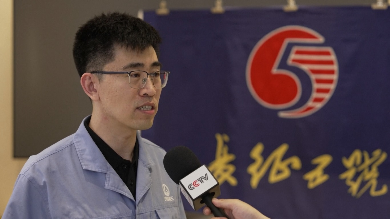 Roket Long March-5 Y8 yang membawa wahana Chang'e-6 meluncur pada pukul 17:27 waktu Beijing (0927 GMT) dari Situs Peluncuran Antariksa Wenchang di provinsi pulau selatan Hainan