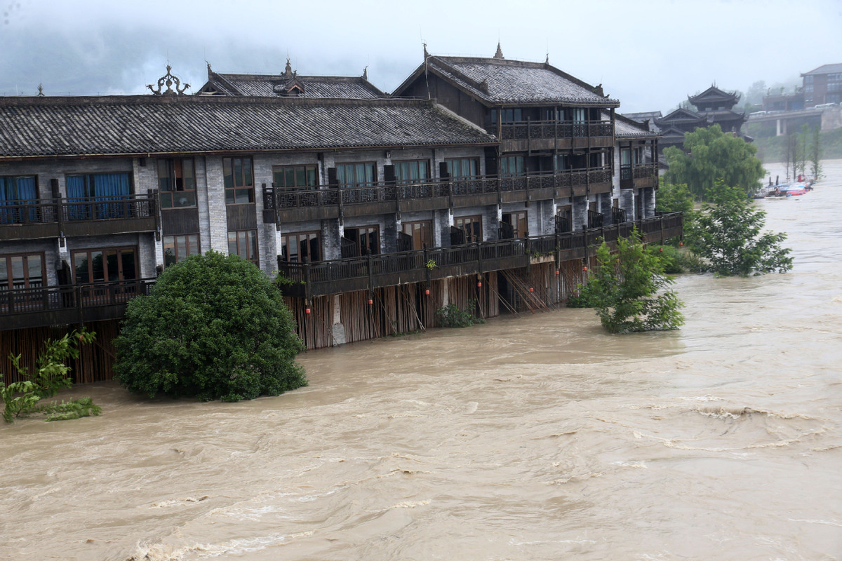 Belakangan ini hujan deras telah mendatangkan malapetaka di sebagian besar wilayah Tiongkok