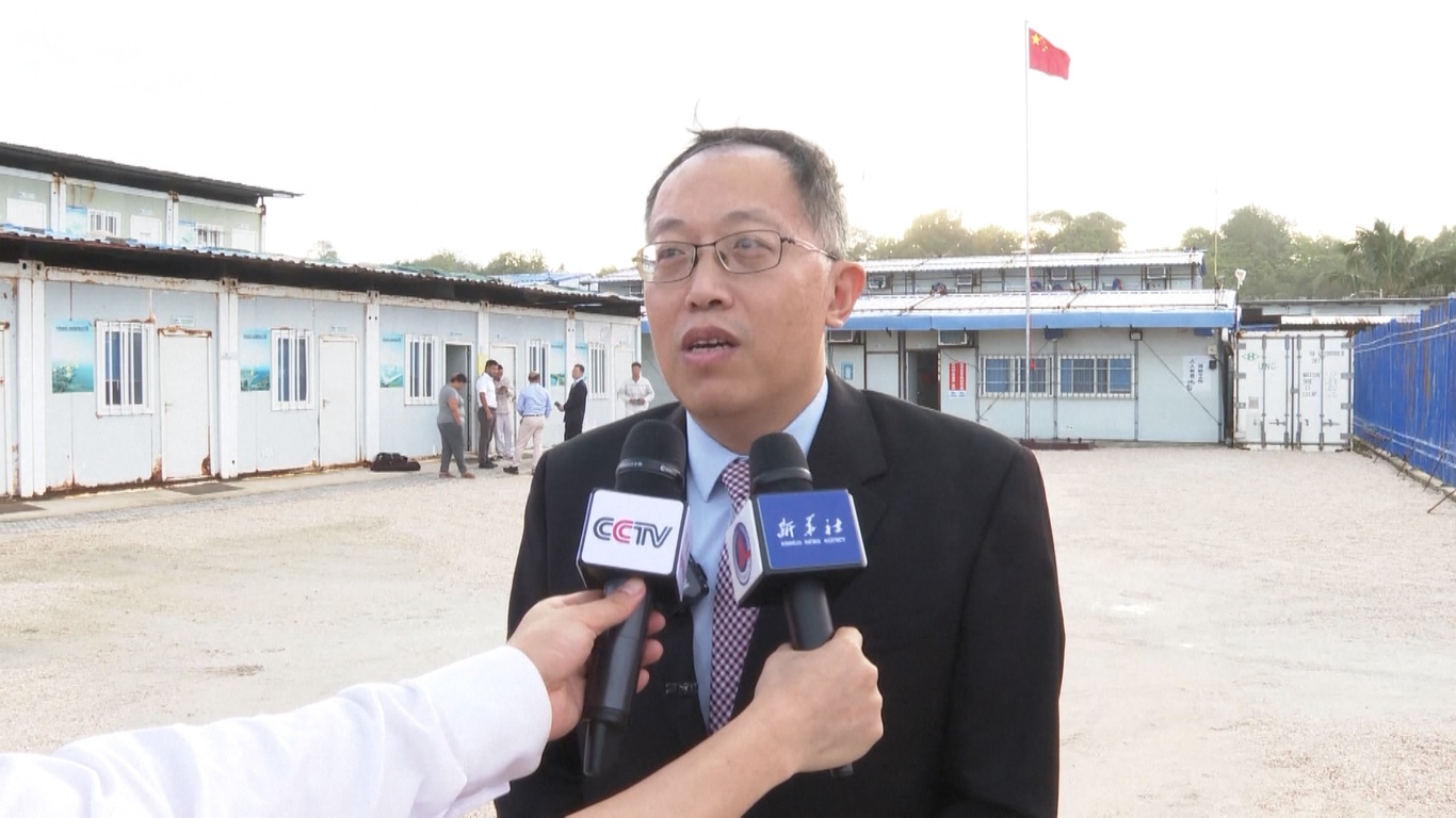 Upacara ini diadakan oleh tim yang bertanggung jawab untuk membangun kembali Kedutaan Besar Tiongkok di Nauru di sebuah kompleks yang juga menjadi kantor sementara mereka