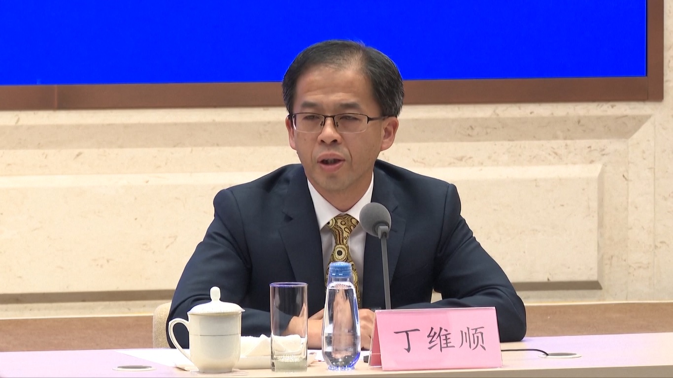 Para pejabat Tiongkok memperingatkan bahwa tren baru-baru ini dapat mengurangi kerja sama global dalam upaya transisi ramah lingkungan