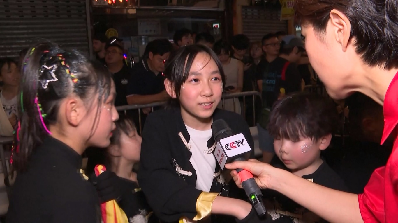 Hong Kong Rayakan Festival Pertengahan Musim Gugur dengan Tarian Naga Api Tradisional