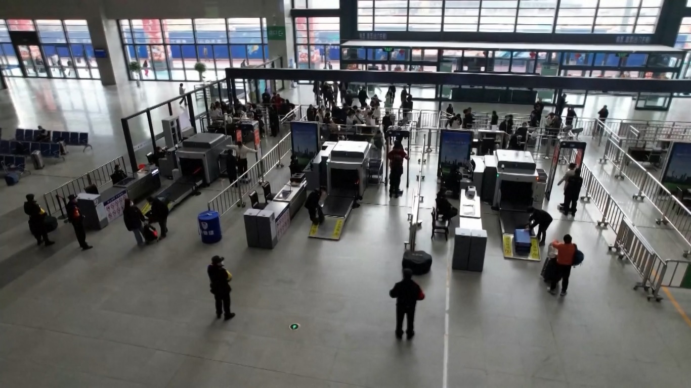 Data resmi menunjukkan bahwa sebanyak 278 juta perjalanan dilakukan di seluruh Tiongkok pada hari Minggu (18/2)