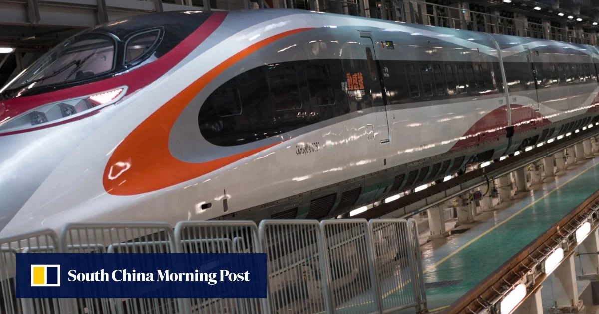 Untuk menarik lebih banyak penumpang dan merayakan ulang tahun kelima kereta berkecepatan tinggi