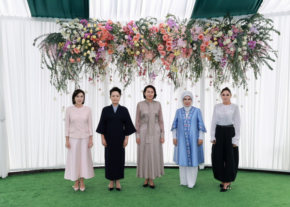 Peng Liyuan Hadiri Acara Bersama untuk Istri-Istri Pemimpin KTT SCO