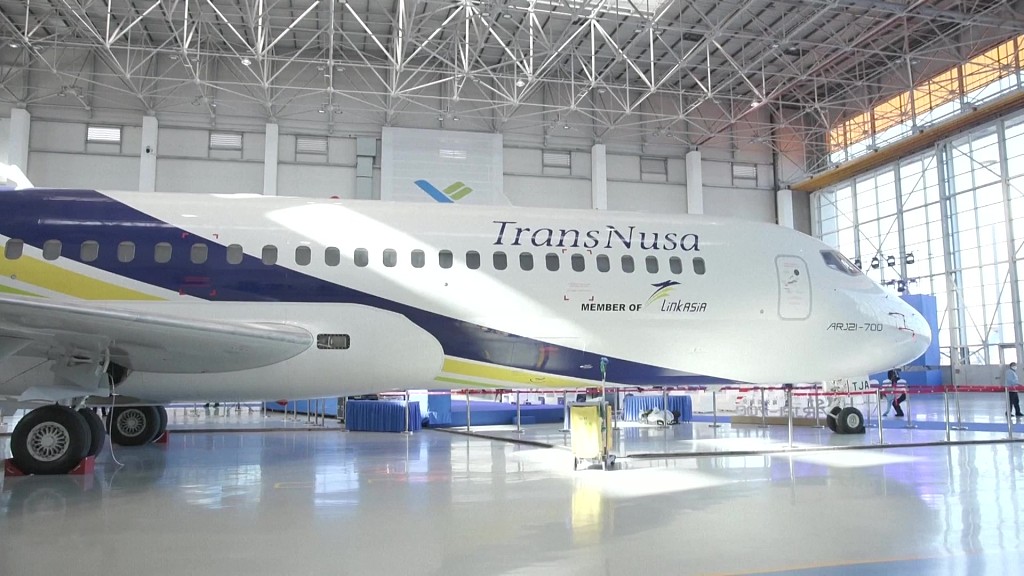 Baru-baru ini pesawat jet penumpang ARJ21 yang dilitbang oleh Tiongkok secara mandiri dikirim ke pelanggan pertamanya di luar neger