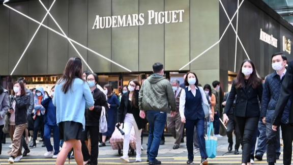 Kembalinya Hong Kong ke peringkat 10 besar menunjukkan bahwa upaya pemerintah Daerah Administratif Khusus Hong Kong dalam pendidikan dan penerimaan bakat telah membuahkan hasil