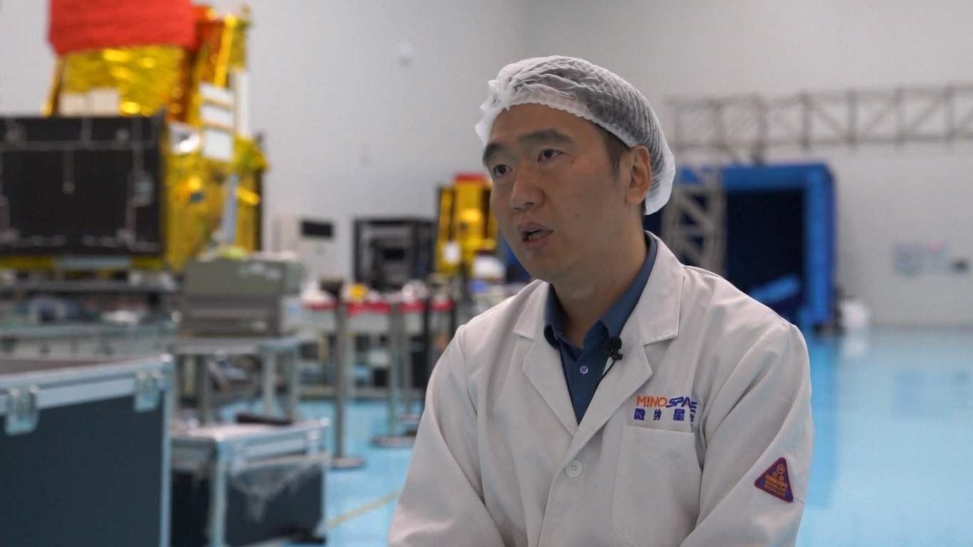 Mode ini juga memungkinkan lebih banyak kebebasan bagi para perancang dalam mengembangkan satelit mereka dengan cara yang berbeda