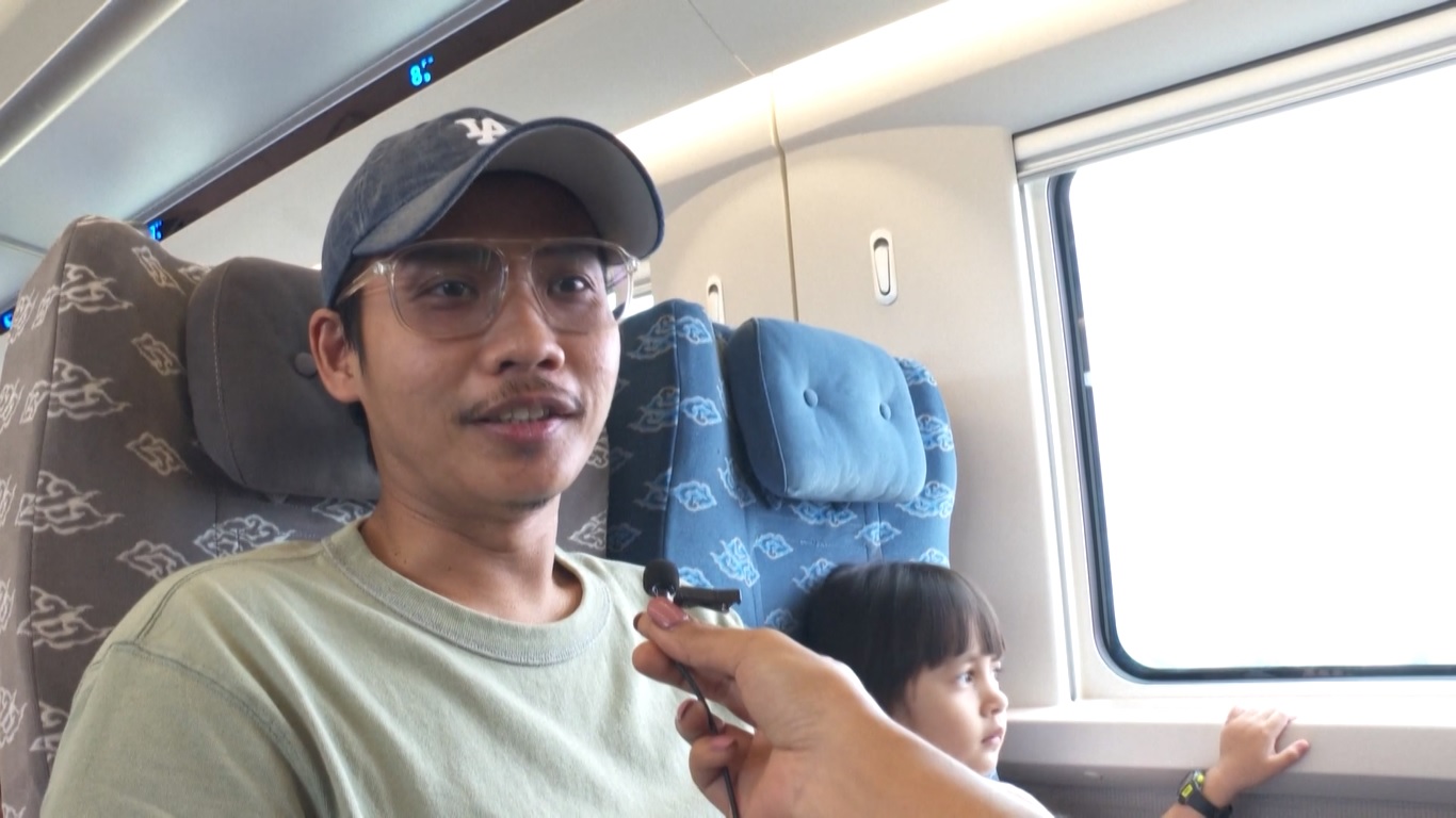 Dengan kecepatan maksimum 350 kilometer per jam