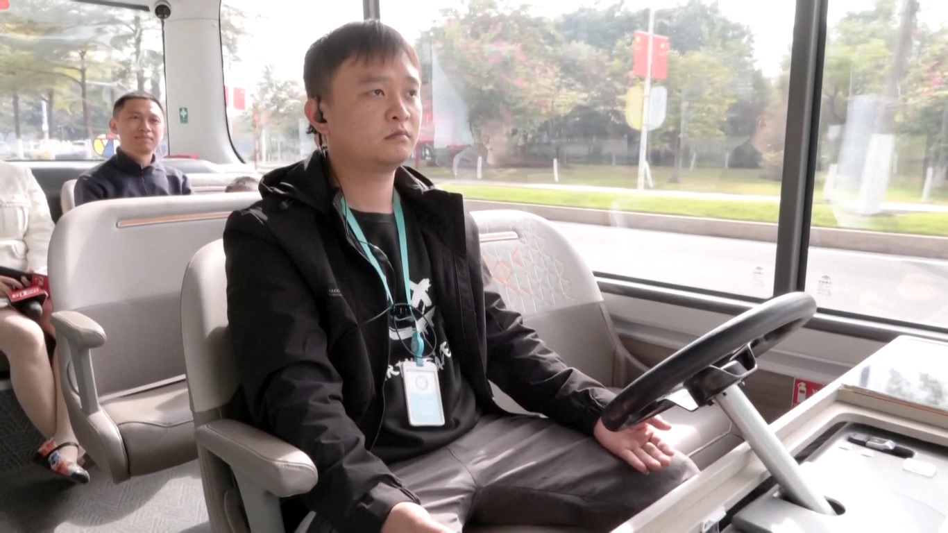 Operator sistem bus Guangzhou mengatakan bahwa total ada 50 bus dengan sistem kemudi otonom yang beroperasi di jalanan