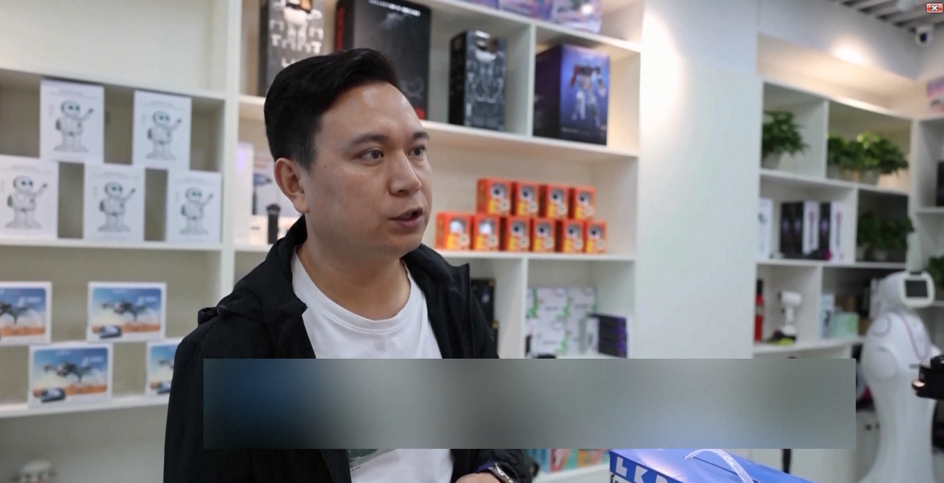 Produk-produk Pintar Bertenaga Teknologi Memenangkan Pembeli Internasional di Pusat Komoditas Kecil Tiongkok