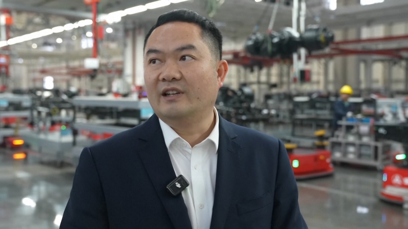 Perusahaan induk SANY Group telah memodifikasi lini produksi truk aslinya sehingga mampu memproduksi berbagai jenis truk