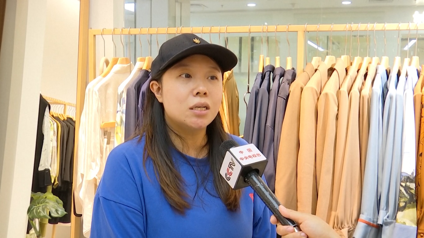 Seorang pembeli dari Provinsi Liaoning di timur laut Tiongkok mengatakan bahwa mereka sedang menimbun barang untuk persiapan penjualan ritel yang kuat pada musim gugur tahun ini