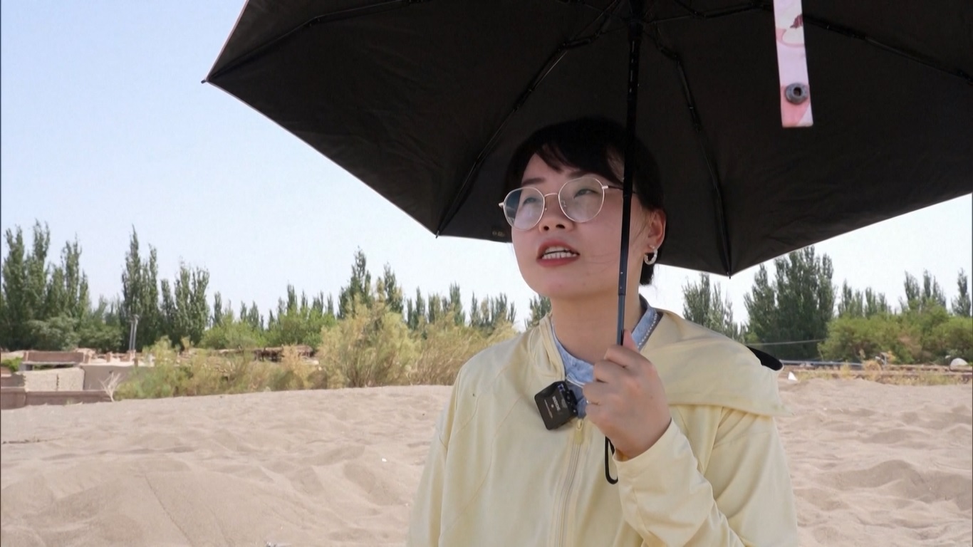 Mereka mengklaim bahwa dikubur secara bertahap di pasir panas membawa banyak manfaat kesehatan