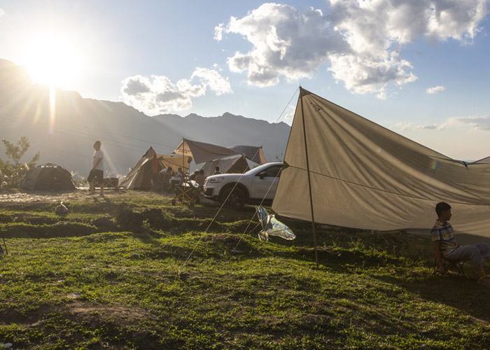 Berkemah menjadi aktivitas populer di seluruh penjuru Tiongkok selama liburan Hari Nasional yang baru saja berakhir