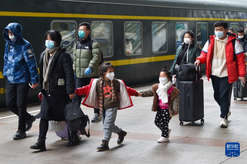 Selasa hari ini (3/1) merupakan hari pertama bekerja setelah liburan tahun baru