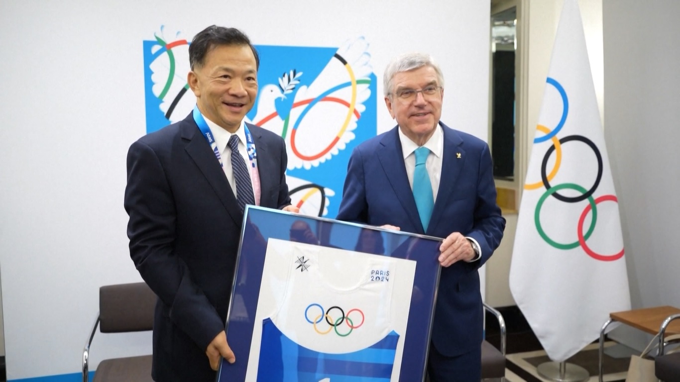 Bach menyampaikan sambutan hangatnya kepada delegasi CMG yang dipimpin oleh Shen