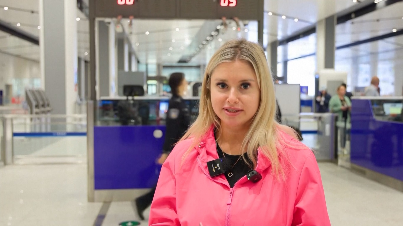 Rombongan Pertama Turis Rusia Memasuki Tiongkok dengan Kebijakan Bebas Visa