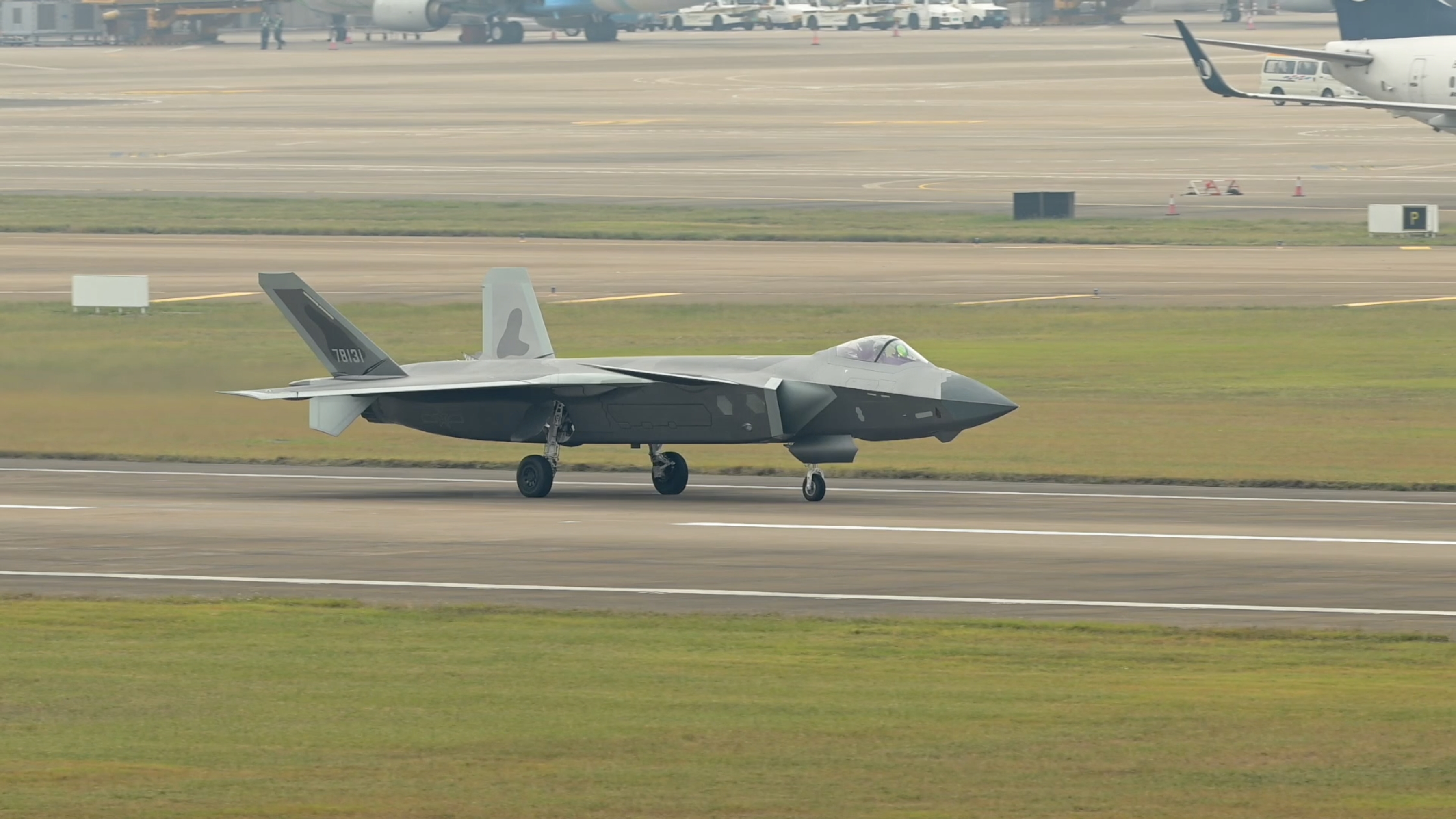 Pesawat  tempur siluman Tiongkok J20 akan ikut dalam Pameran Penerbangan dan Antariksa Internasional ke-14 pada 8 November 2022 di Guangdong