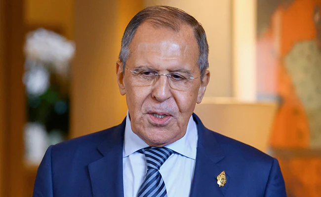 Lavrov melakukan kunjungan resmi ke Tiongkok dari 8 hingga 9 April atas undangan Menteri Luar Negeri Tiongkok Wang Yi