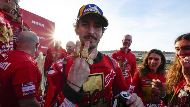 Eks pembalap MotoGP Andrea Dovizioso memberikan peringatan keras kepada juara bertahan MotoGP Francesco Bagnaia soal persaingan di MotoGP 2024