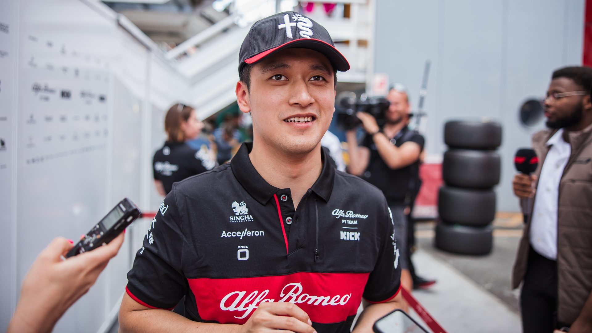 Managing Director Sauber dan Team Principal Alfa Romeo Alessandro Alunni Bravi mengatakan: Zhou telah membuat langkah maju yang mengesankan dalam dua tahun terakhir dan kami berharap dia terus melanjutkan tren ini pada tahun 2024