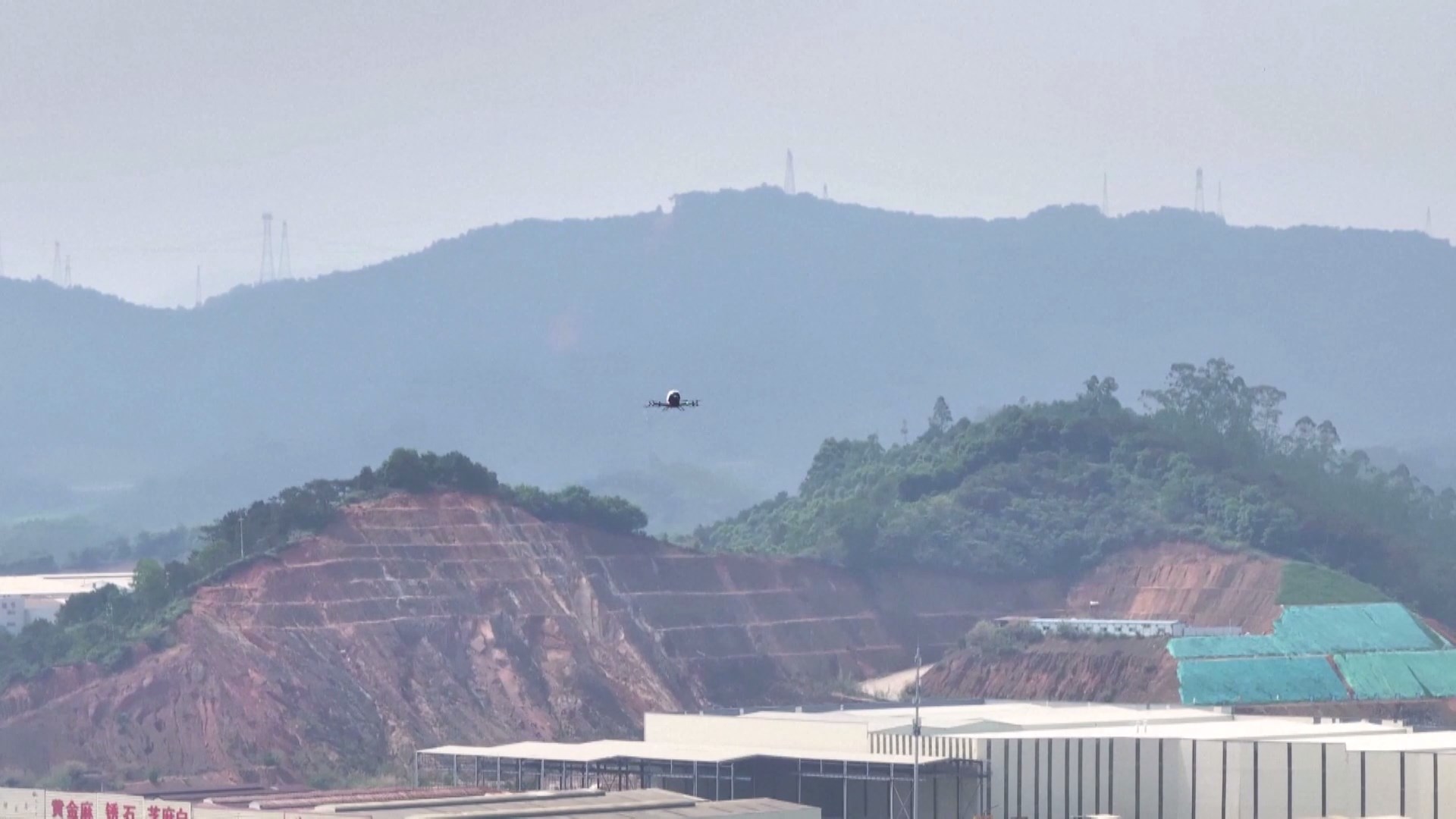 Model kendaraan udara tak berawak (UAV) listrik yang membawa penumpang dalam negeri telah memasuki produksi massal di Provinsi Guangdong