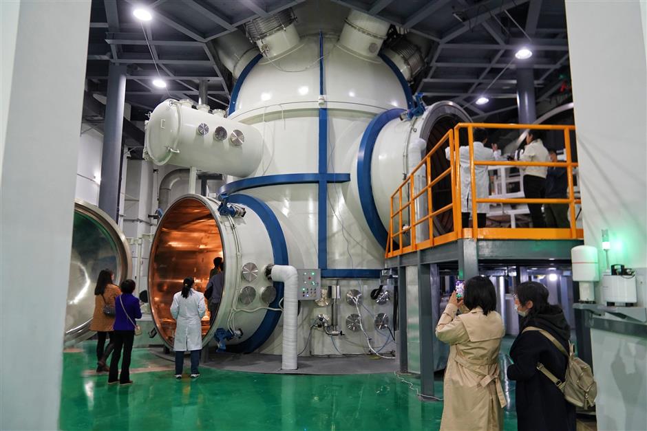 China Science Daily melaporkan pada Selasa (18/4) bahwa platform yang dikembangkan bersama oleh Harbin Institute of Technology dan China Aerospace Science and Technology Corporation itu memiliki kemampuan simulasi untuk sembilan faktor lingkungan luar angkasa