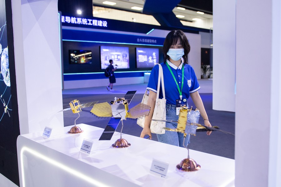 Proyek percontohan akan fokus pada tiga bidang: yakni aplikasi konsumen