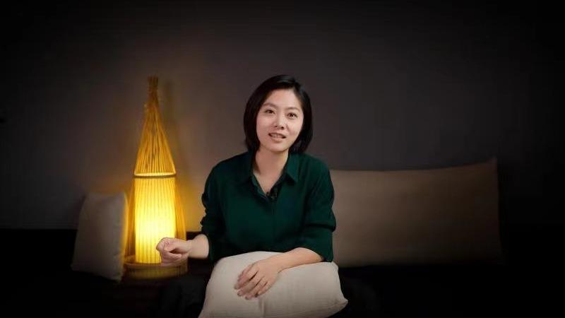 Wu Minjie seorang selebriti internet yang memiliki 28 juta penggemar tahun ini sudah memiliki satu identitas baru yaitu Anggota Komite Nasional Majelis Permusyawaratan Politik Rakyat (MPPR) ke-14 Tiongkok