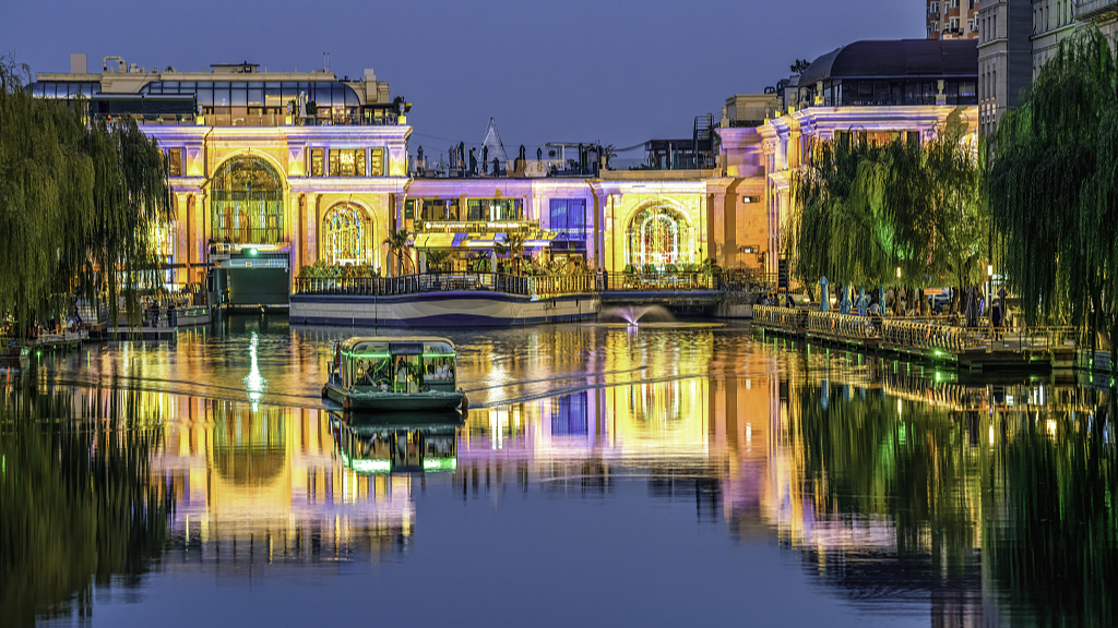 Terletak di Distrik Chaoyang kota Tepi Laut Internasional Sungai Liangma telah dipilih sebagai salah satu gelombang pertama dari lebih dari 40 ruang  pariwisata cerdas yang imersif sebagai upaya pengembangan yang terfokus